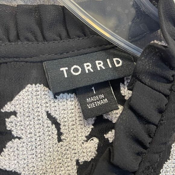 TORRID Top Size 1 (1X) Black White Clip Dot Embroidered Chiffon Sleeveless EUC - Picture 6 of 16